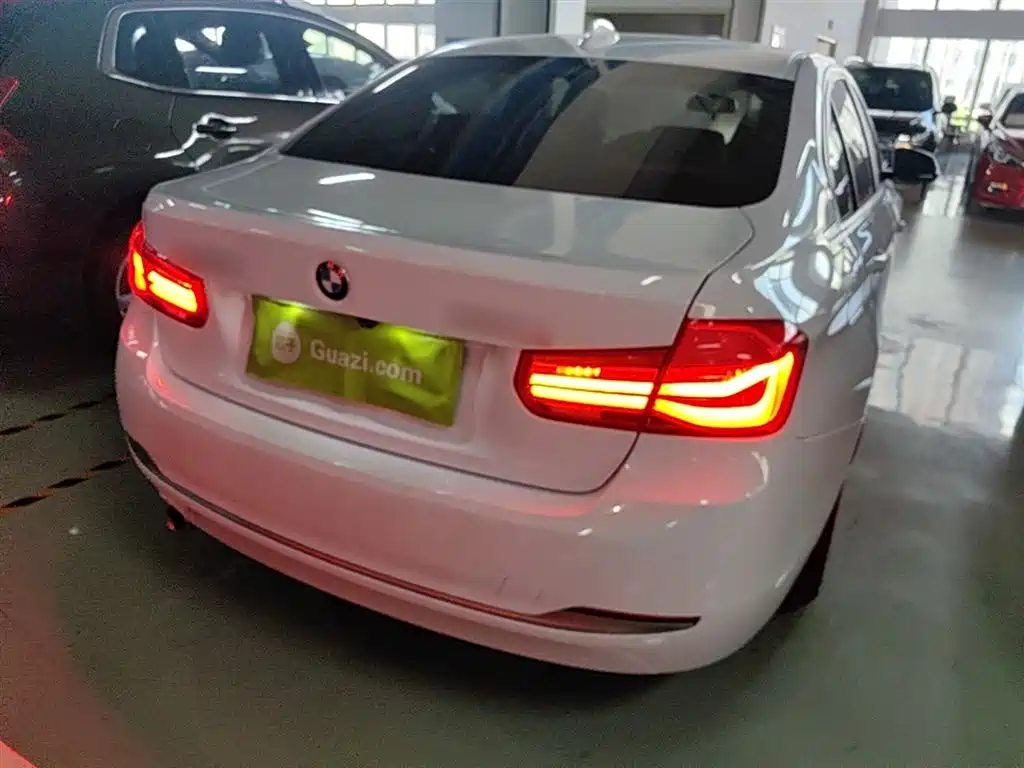 BMW 3 Series 2018 318Li фото 6