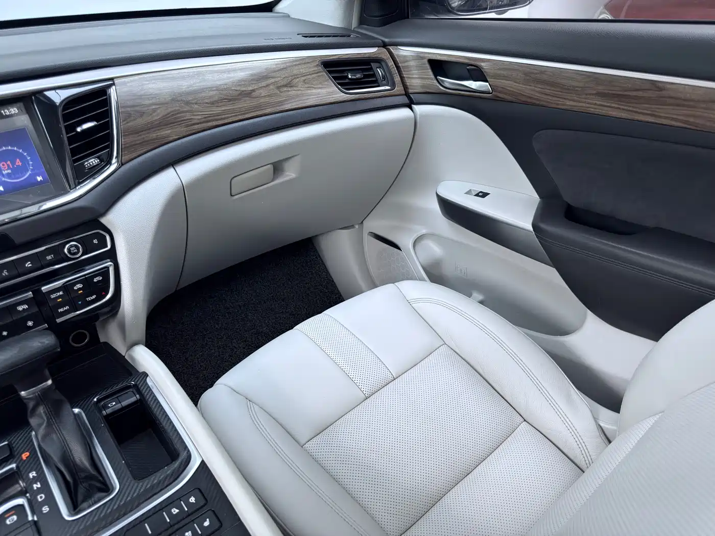 GAC Trumpchi Trumpchi GS8 2017 320T 2WD Luxury Smart Connect (7-seater) фото 8