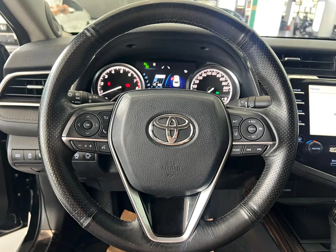 Toyota Camry 2018 2.5G Luxury Edition фото 6