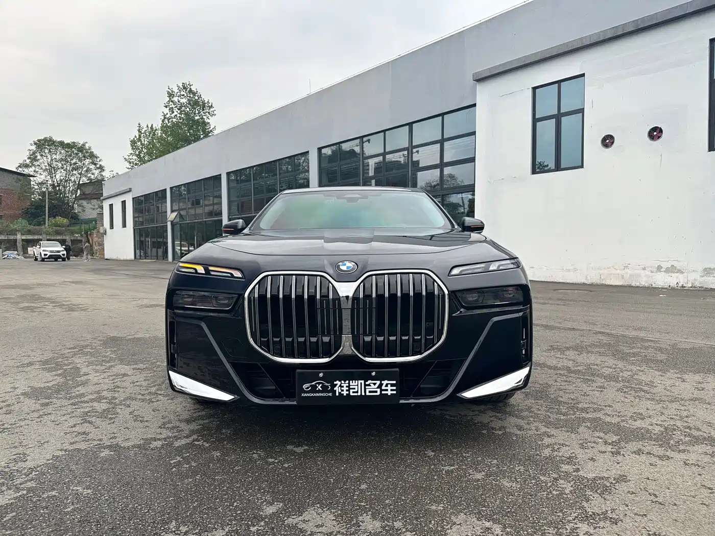 BMW 7 Series 2023 Model 735Li M Sport Package фото 2