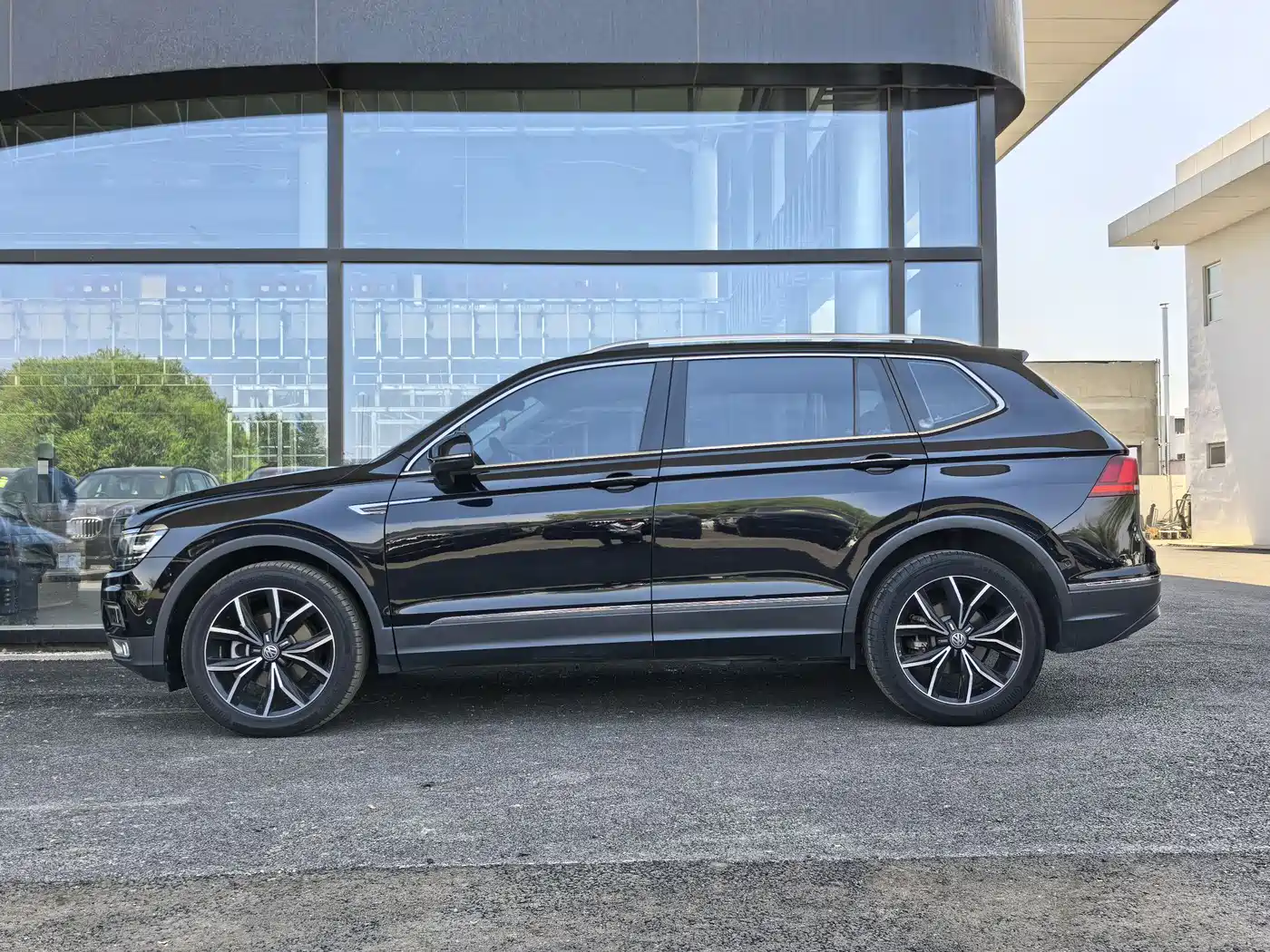 Volkswagen Tiguan L 2020 330TSI Auto 2WD Smart Luxury China VI фото 3