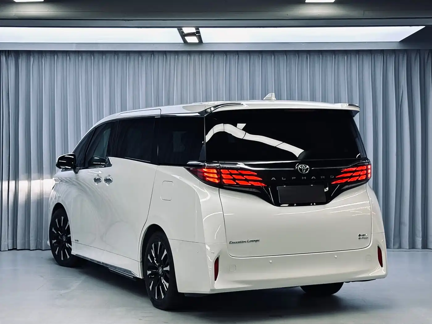 Toyota Alphard 2025 2024 Hybrid 2.5L Ultimate Enjoyment Edition