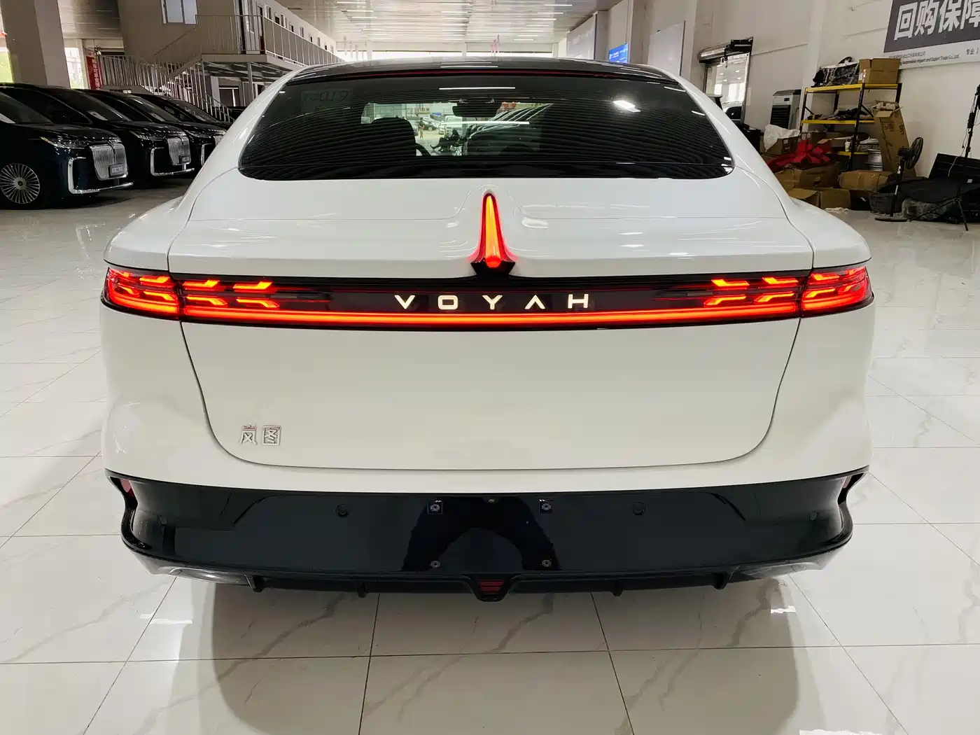 Voyah Auto VOYAH Zhuiguang 2024 PHEV AWD Ultra-long Range Executive Edition фото 14