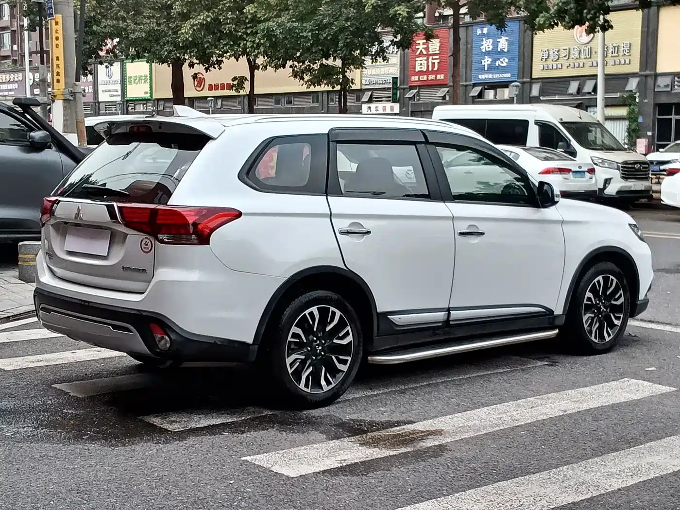 MITSUBISHI OUTLANDER