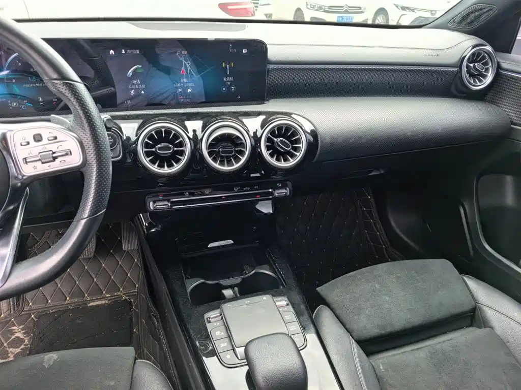 Mercedes-Benz A-Class 2021 A 200 L Sport Sedan Fashion Edition фото 13