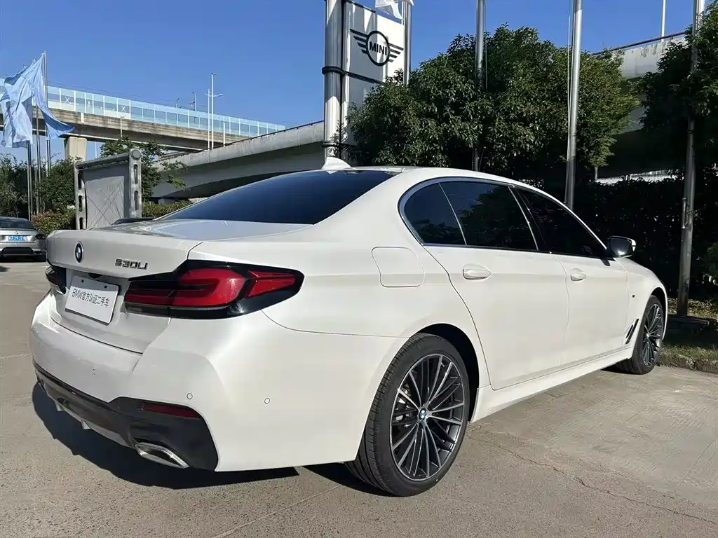 BMW 5-SERIES