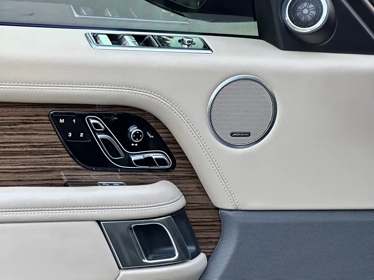Land Rover Range Rover 2018 3.0 SC V6 Vogue Heritage Extended Edition фото 26