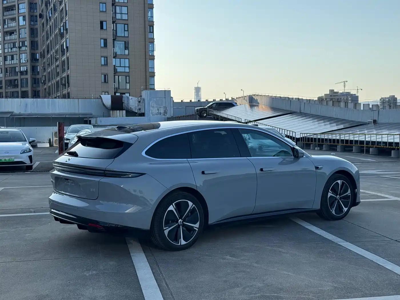 NIO ET5T 2025 Model Champion Commemorative Edition 75kWh Touring фото 4