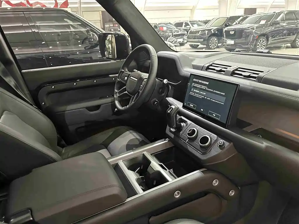 Land Rover Defender 2025 130 3.0T P400 7-Seater Luxury Edition фото 18