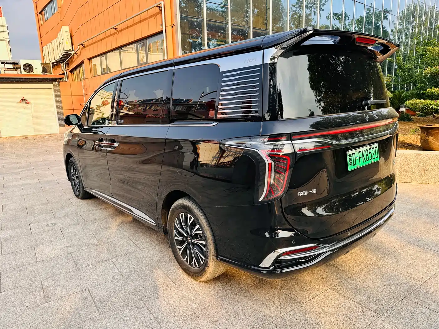 Hongqi HQ9 PHEV 2024 Model 2.0T AWD Business Edition фото 4
