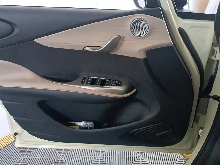 BYD Dolphin 2024 Glory Edition 420km Fashion Edition фото 7