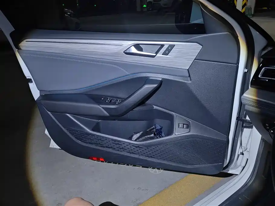 Volkswagen Sagitar 2023 300TSI DSG Surpassing Edition фото 7