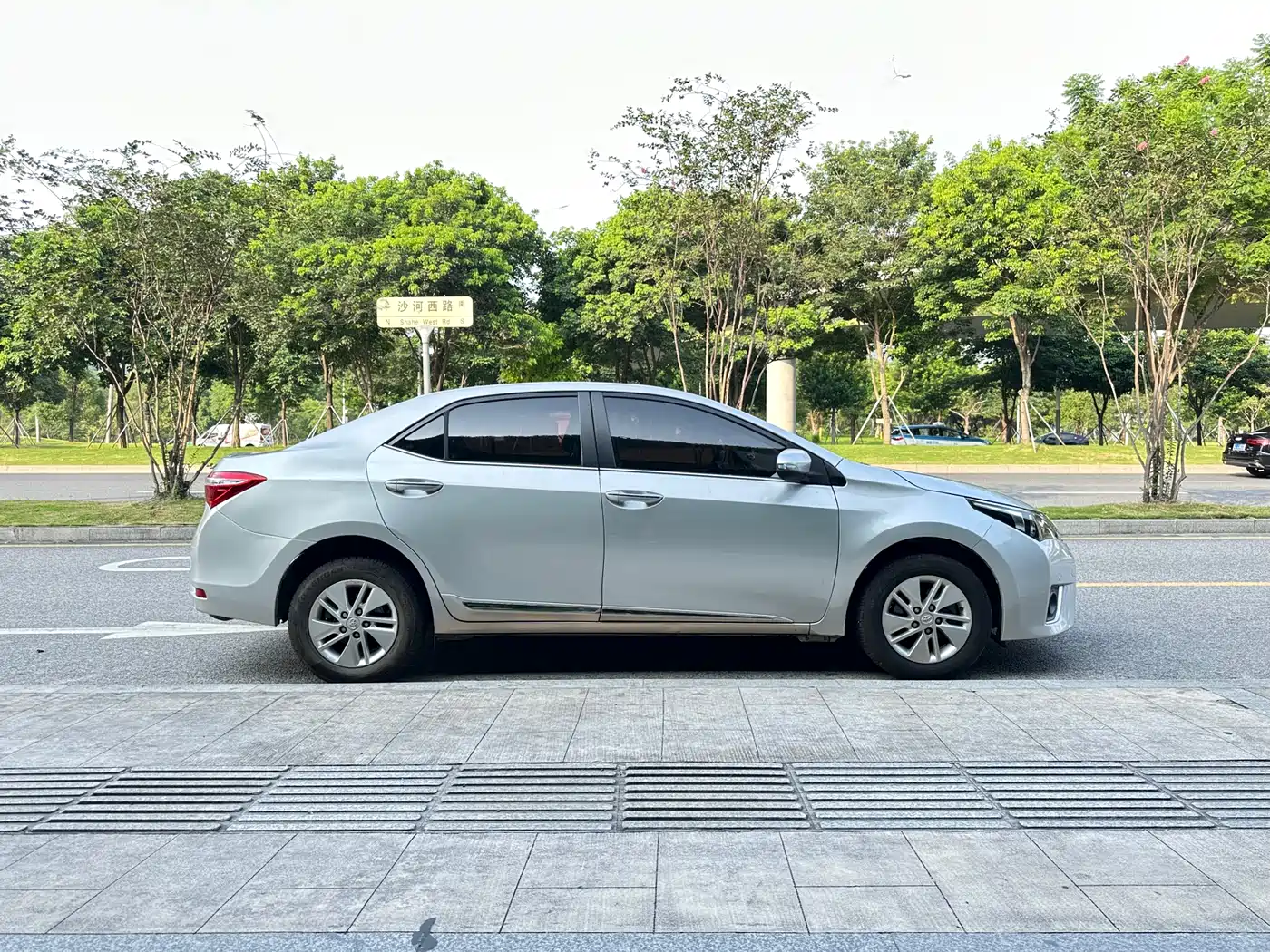 Toyota Corolla 2016 1.6L CVT GL-i Cool Edition фото 7