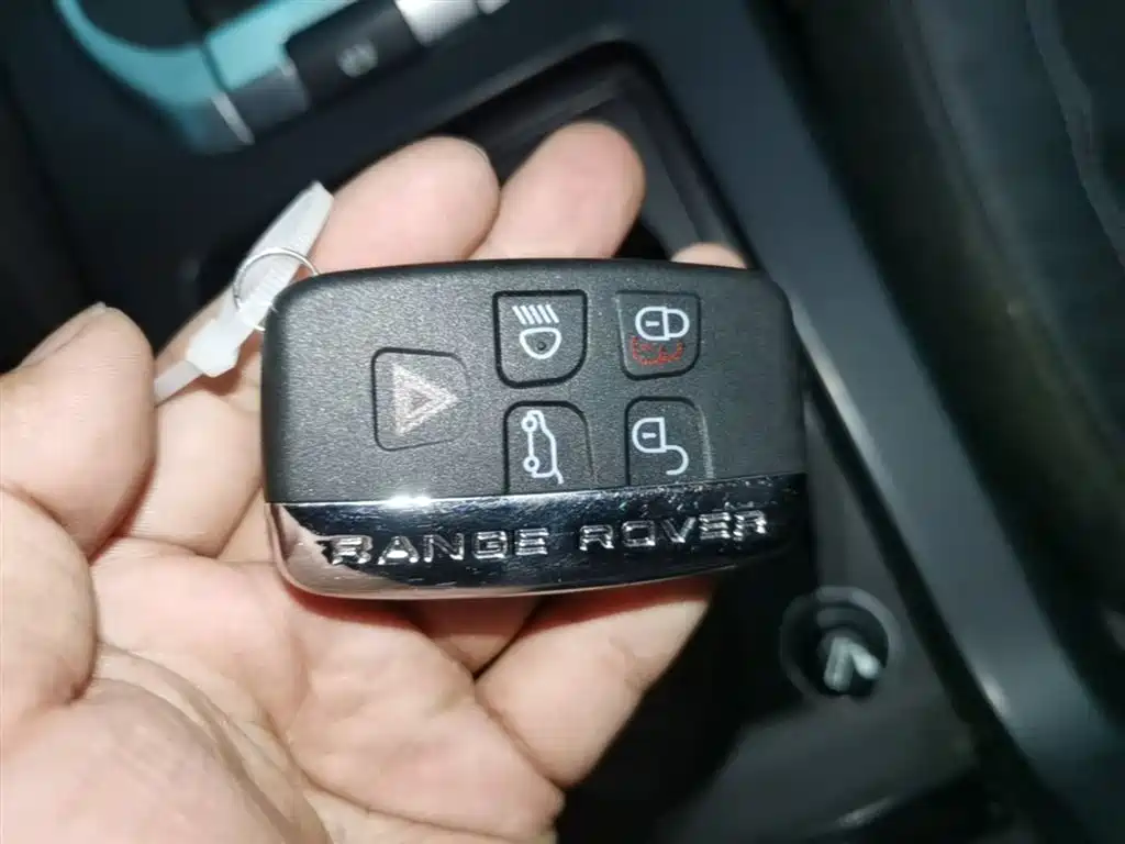 Land Rover Discovery Sport 2016 2.0T HSE фото 9