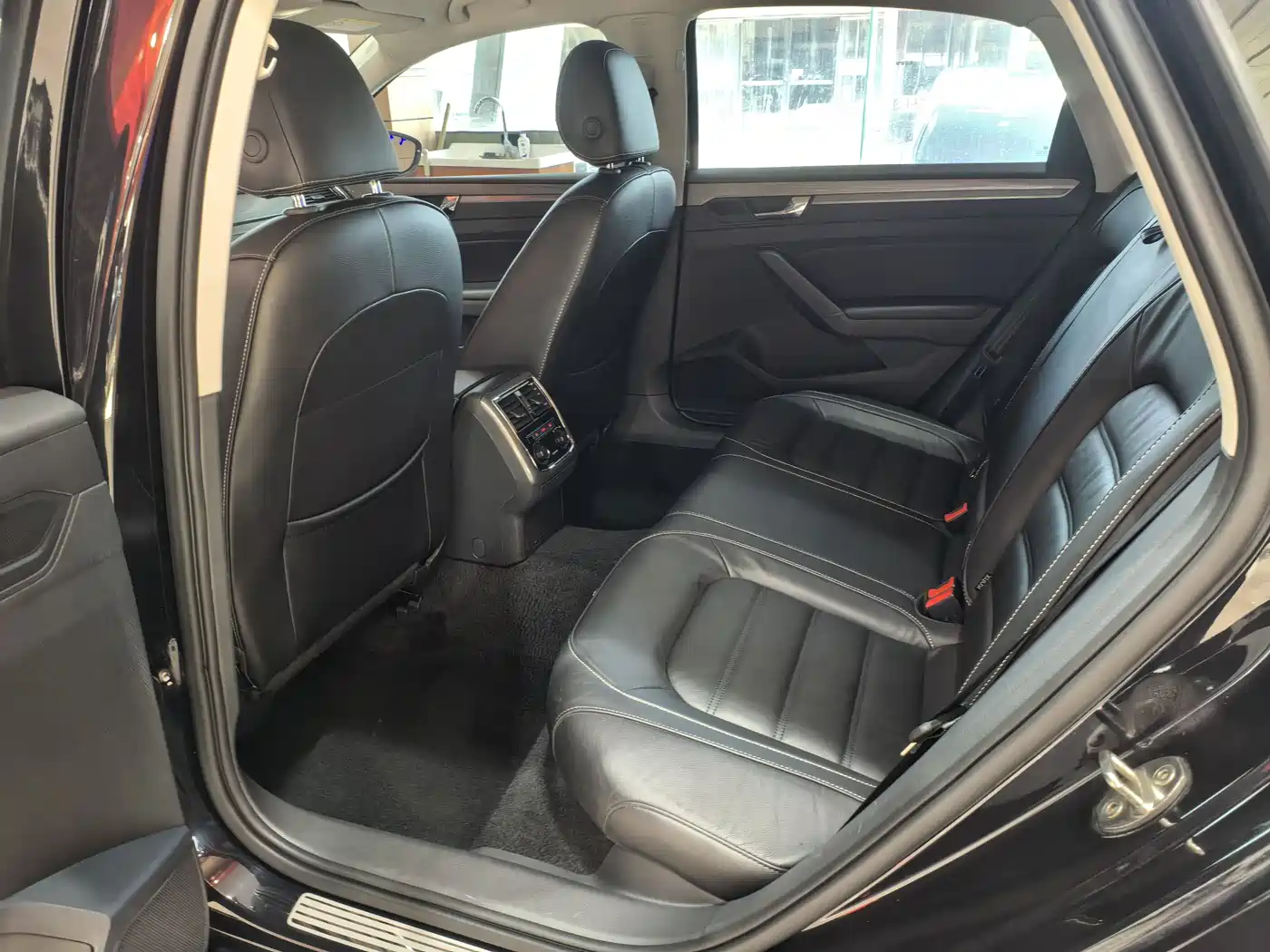 Volkswagen Passat 2017 330TSI DSG Prestige фото 6
