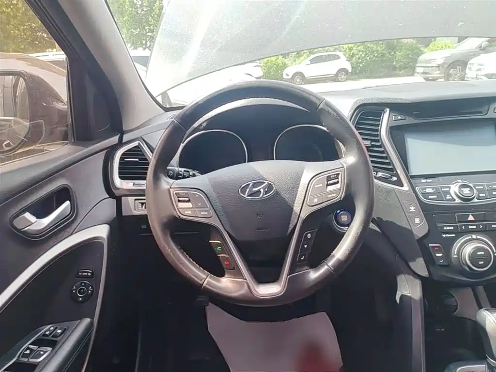 Hyundai Grand Santa Fe 2013 3.0L 7-Seater 4WD Luxury Edition фото 11