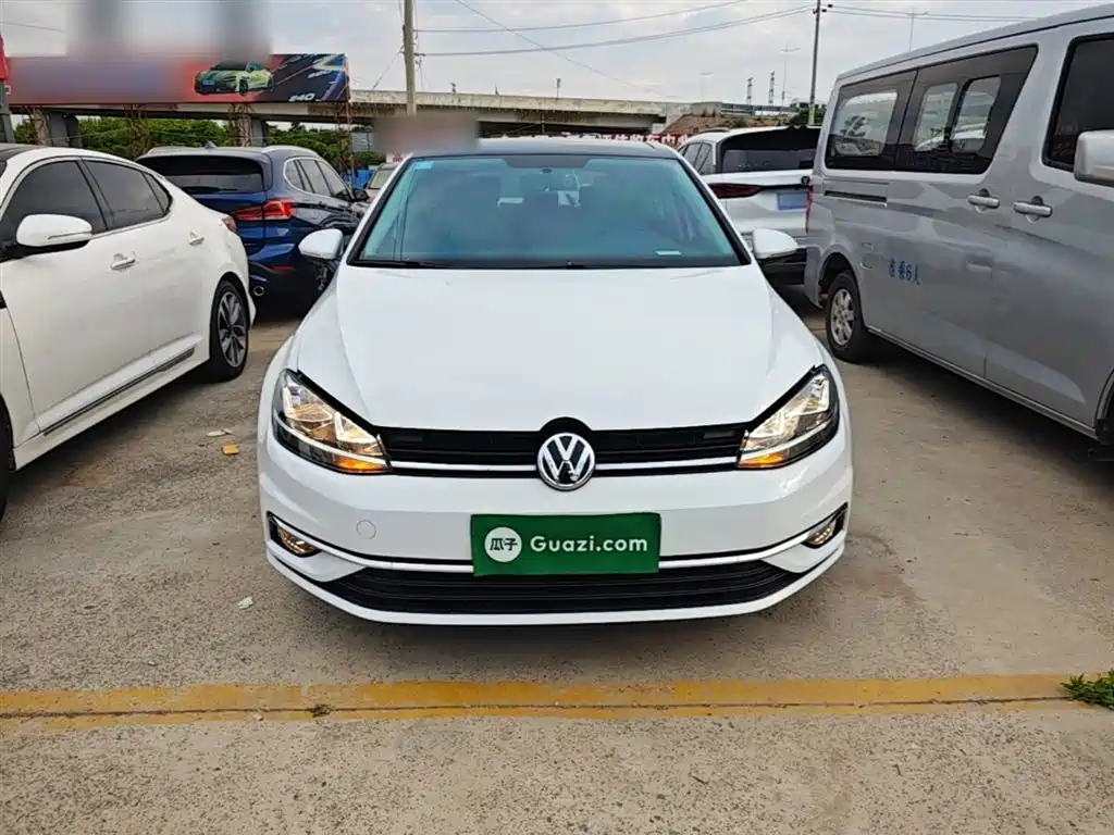 Volkswagen Golf 2020 200TSI DSG Comfort Progressive Edition фото 3