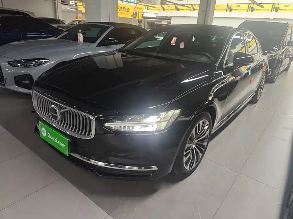 Volvo S90 2024 B5 Momentum Luxury Edition
