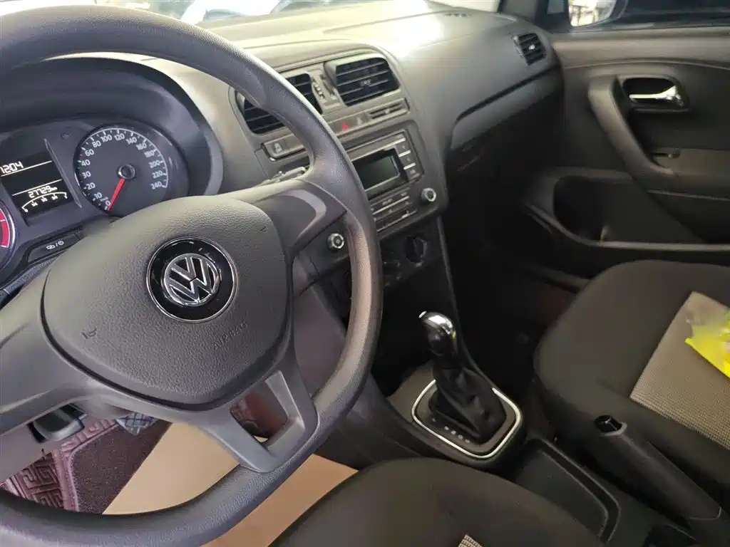 Volkswagen Polo 2018 1.5L Auto Safe Drive фото 9