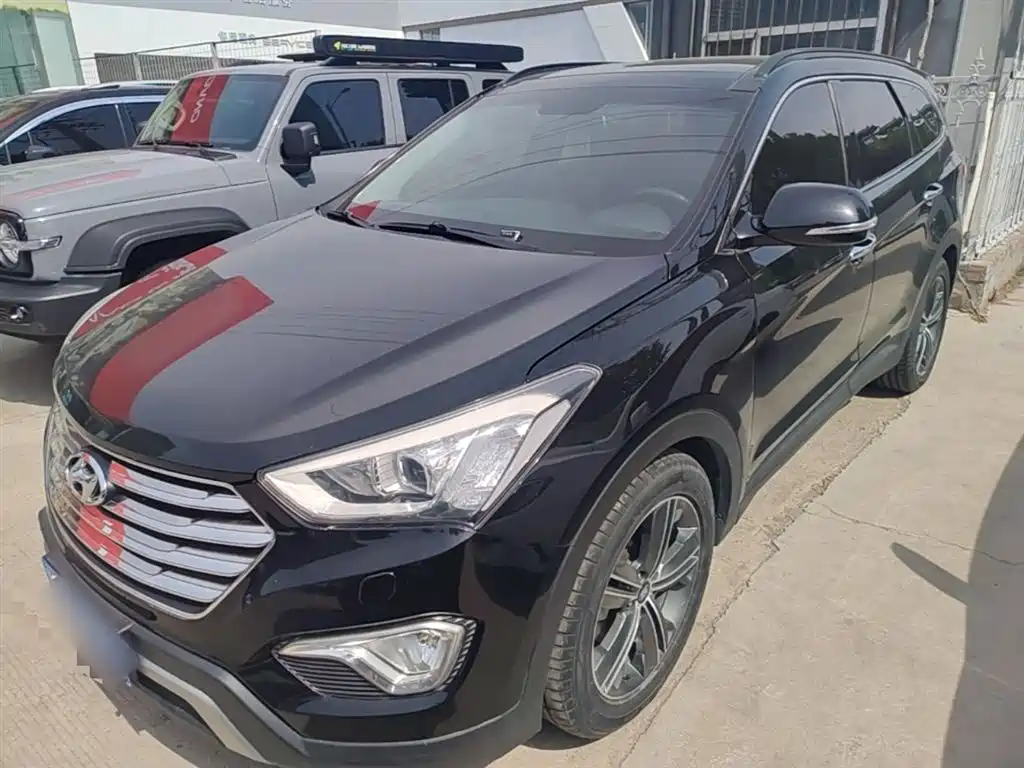 Hyundai Grand Santa Fe 2013 3.0L 7-Seater 4WD Luxury Edition фото 2