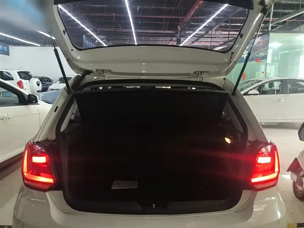 Volkswagen Polo 2016 1.6L Manual Comfort фото 19