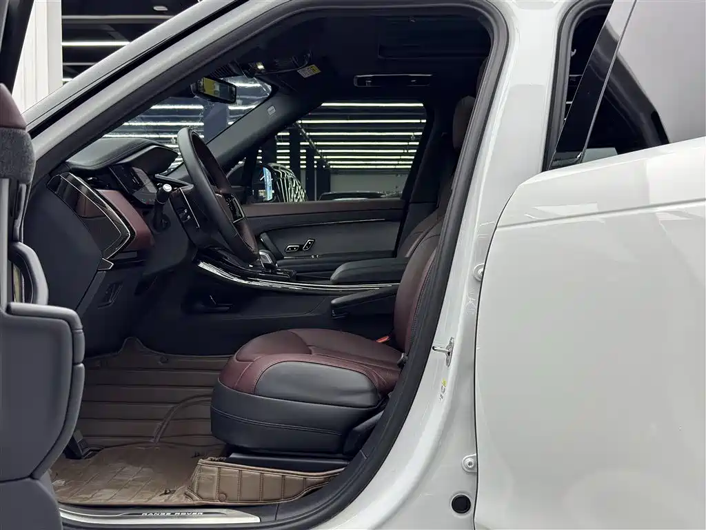 Land Rover Range Rover Sport 2025 400PS Dynamic SE фото 8