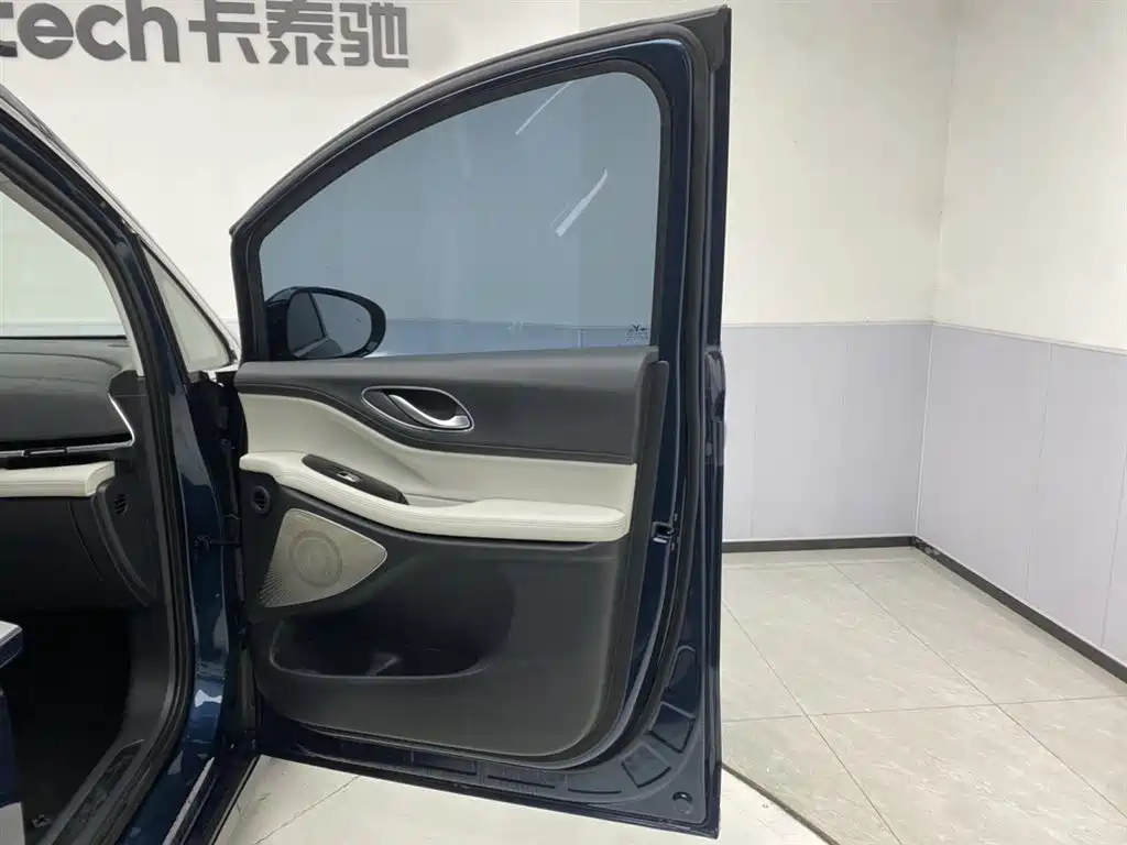 Voyah Auto Voyah Dreamer 2025 PHEV AWD Flagship Kunpeng Edition фото 27