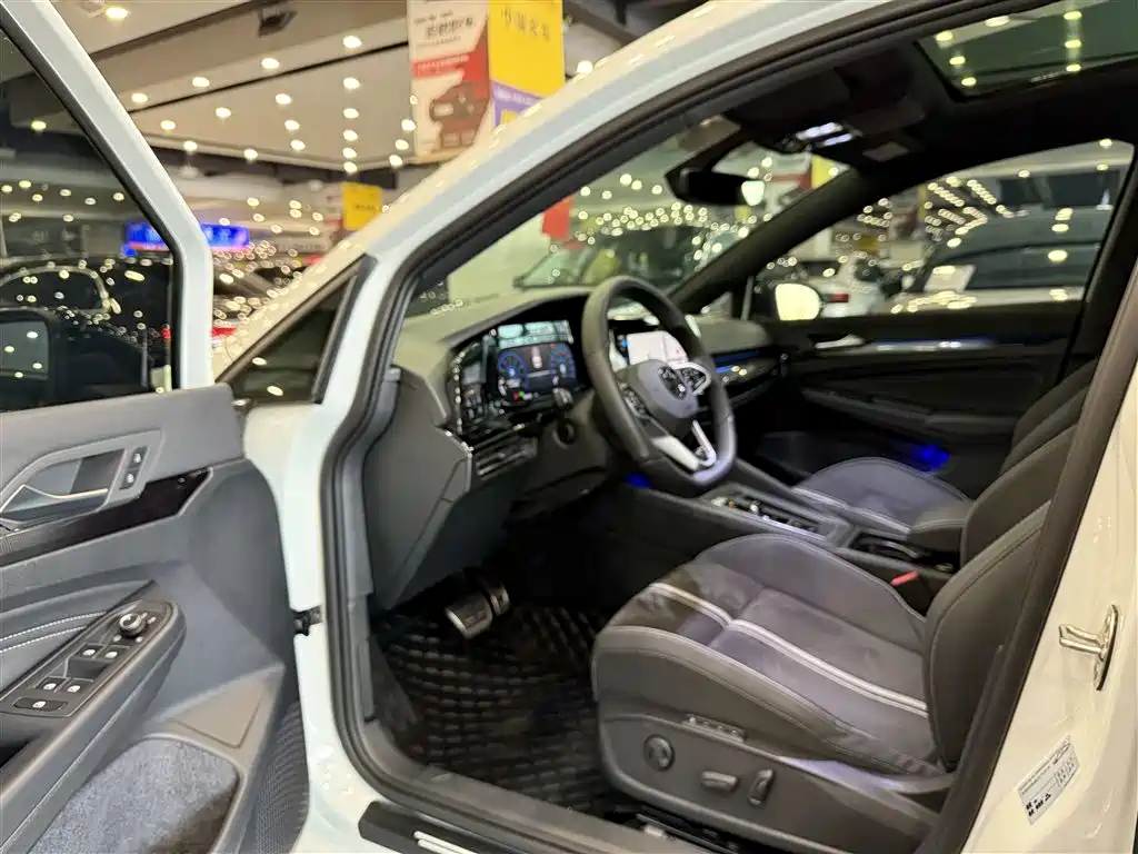 Volkswagen Golf 2023 280TSI DSG R-Line Lite фото 4