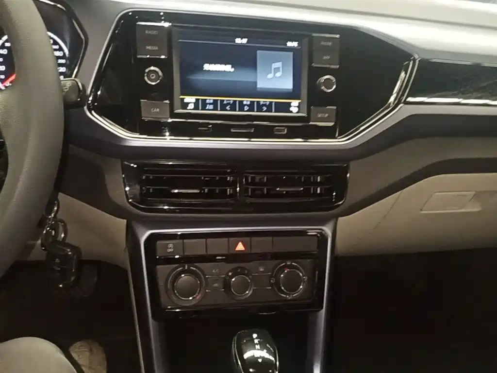 Volkswagen T-Cross 2019 1.5L Automatic Comfort Edition фото 13