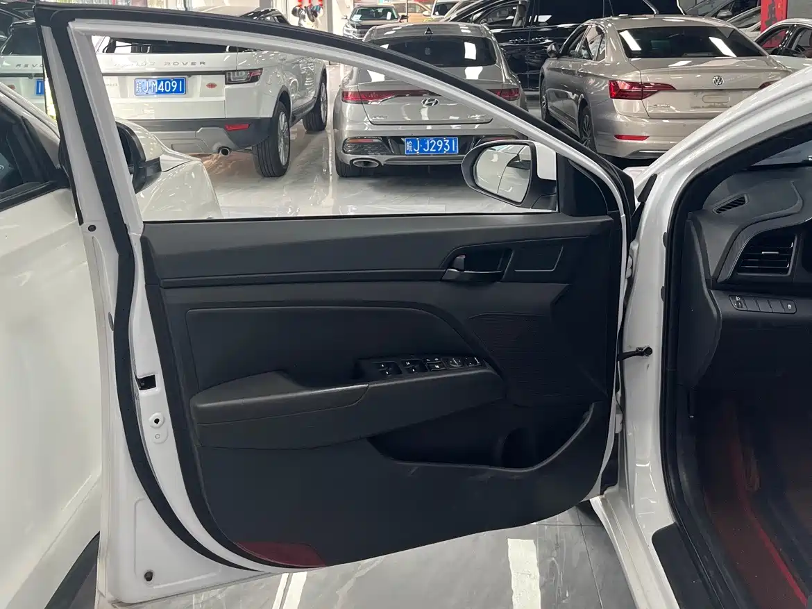 Hyundai Elantra 2020 1.4T DCT Dynamic·Vitality фото 7