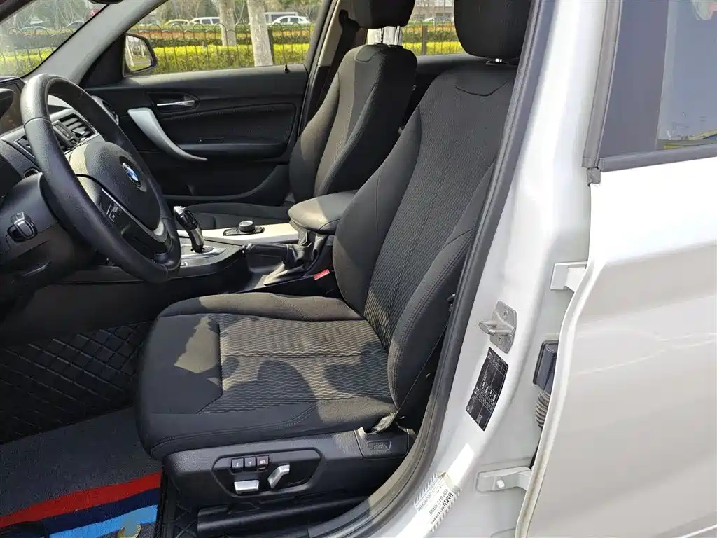 BMW 1 Series (Import) 2015 120i Leading фото 11