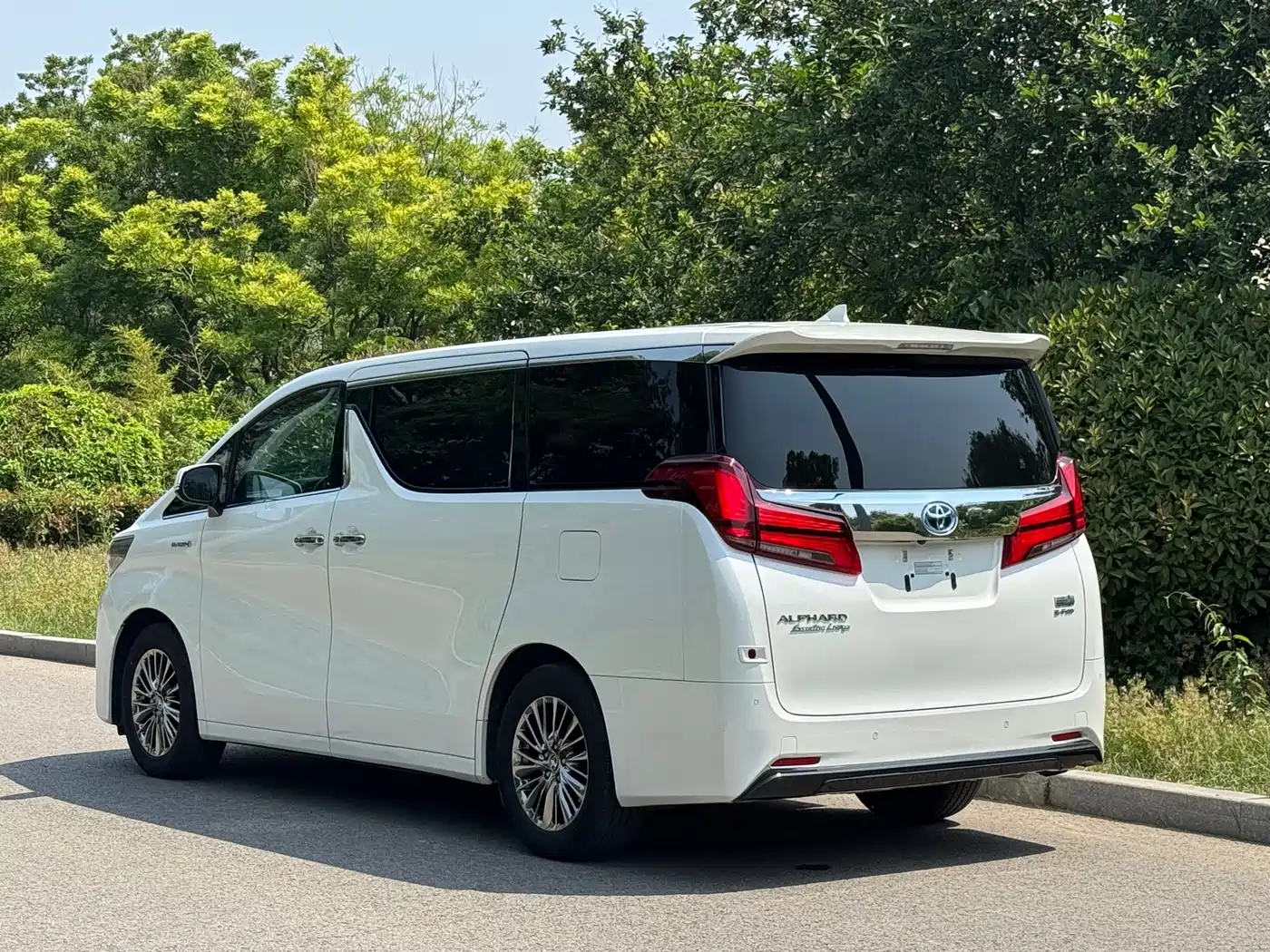 Toyota Alphard 2021 Hybrid 2.5L Premium фото 14