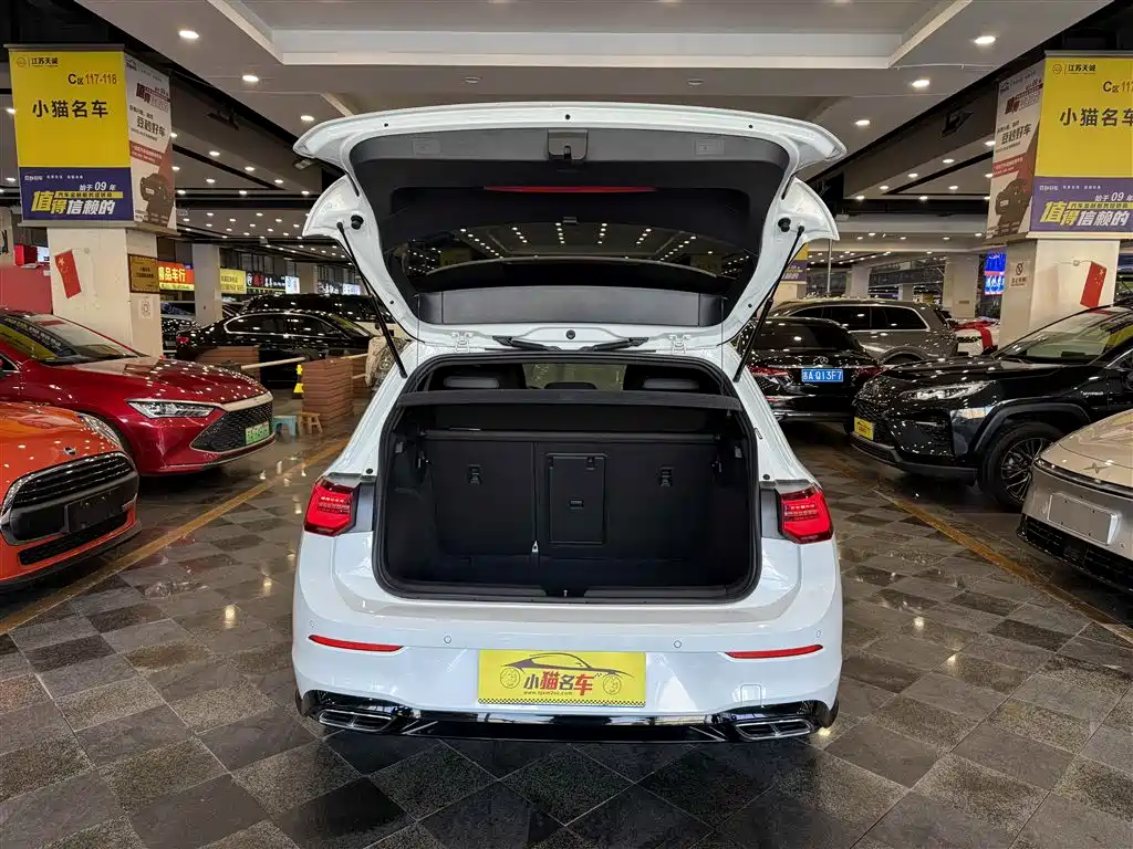 Volkswagen Golf 2023 280TSI DSG R-Line Lite фото 32