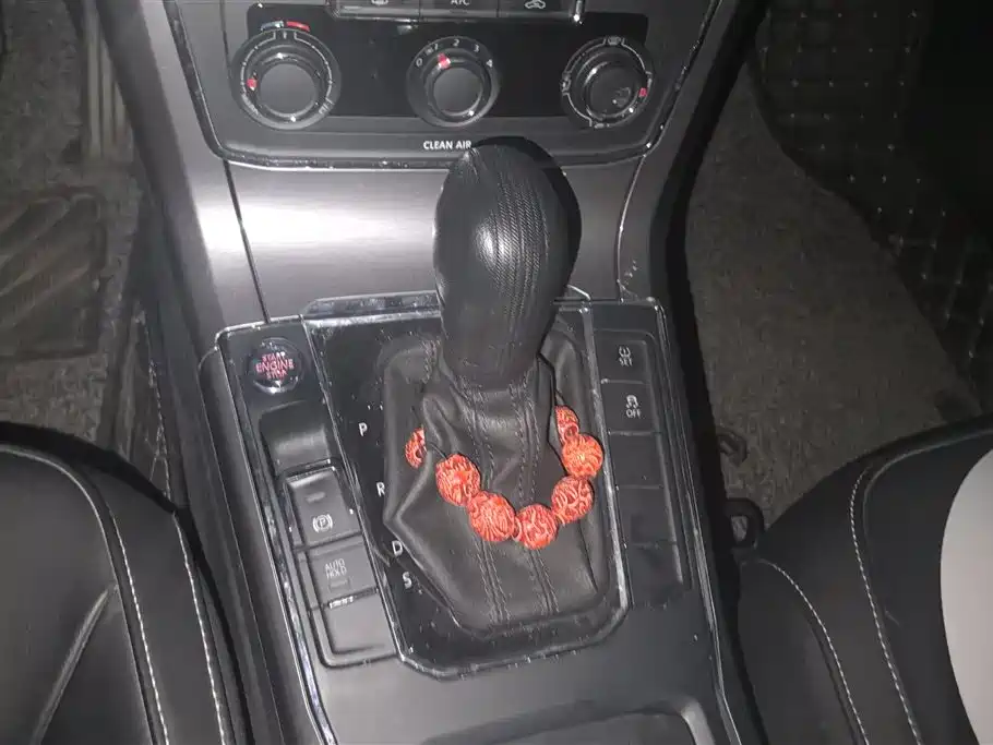 Volkswagen Passat 2016 330TSI DSG Honor Edition фото 16
