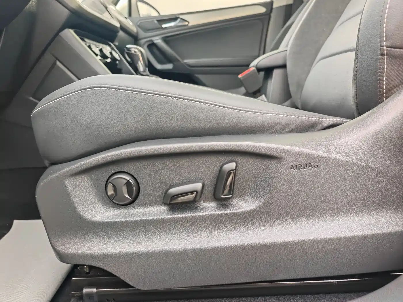 Volkswagen Tiguan L 2019 330TSI Automatic 2WD Panorama Comfort Edition China VI фото 23