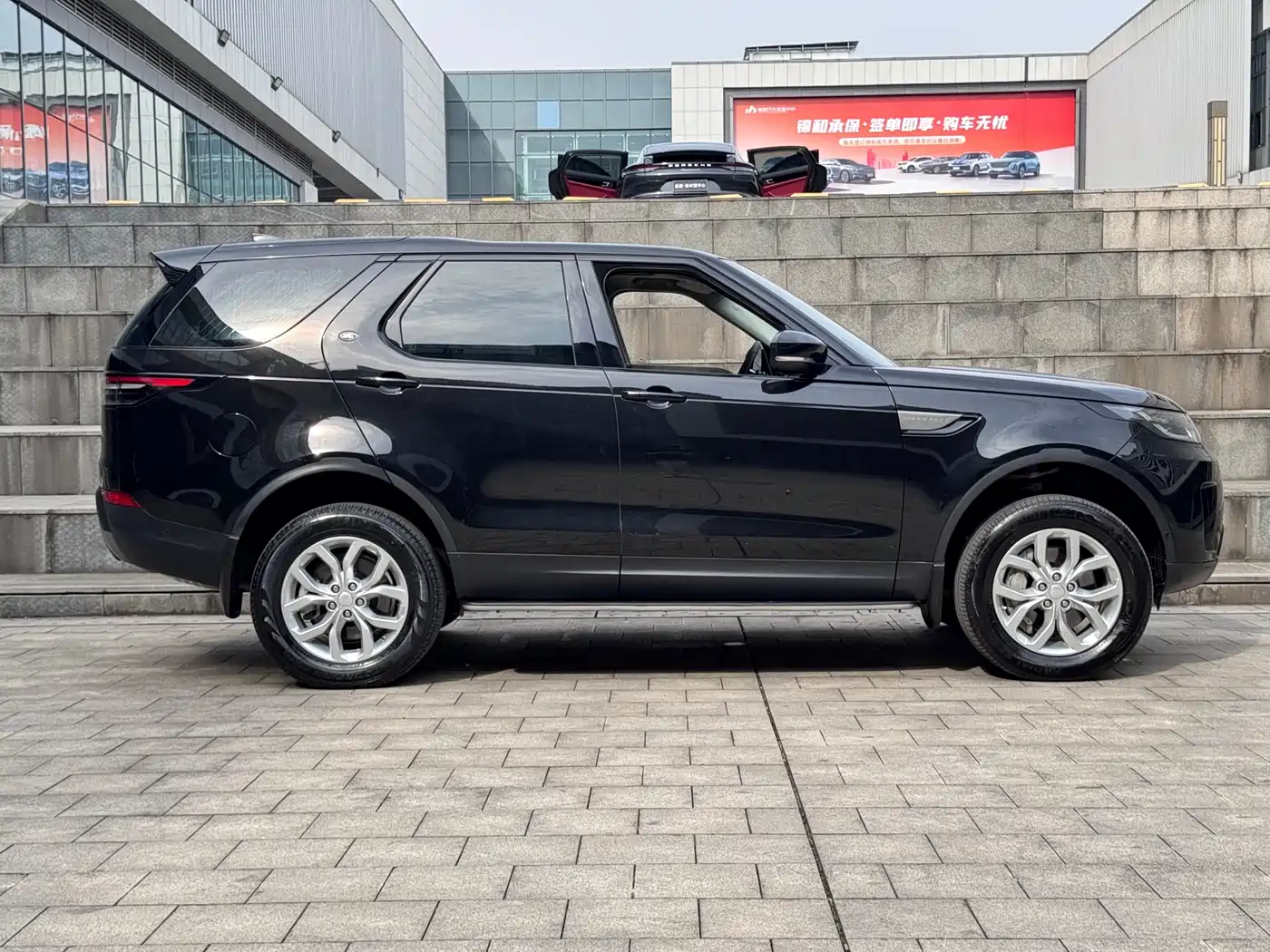 Land Rover Discovery 2020 3.0 SC V6 SE фото 5