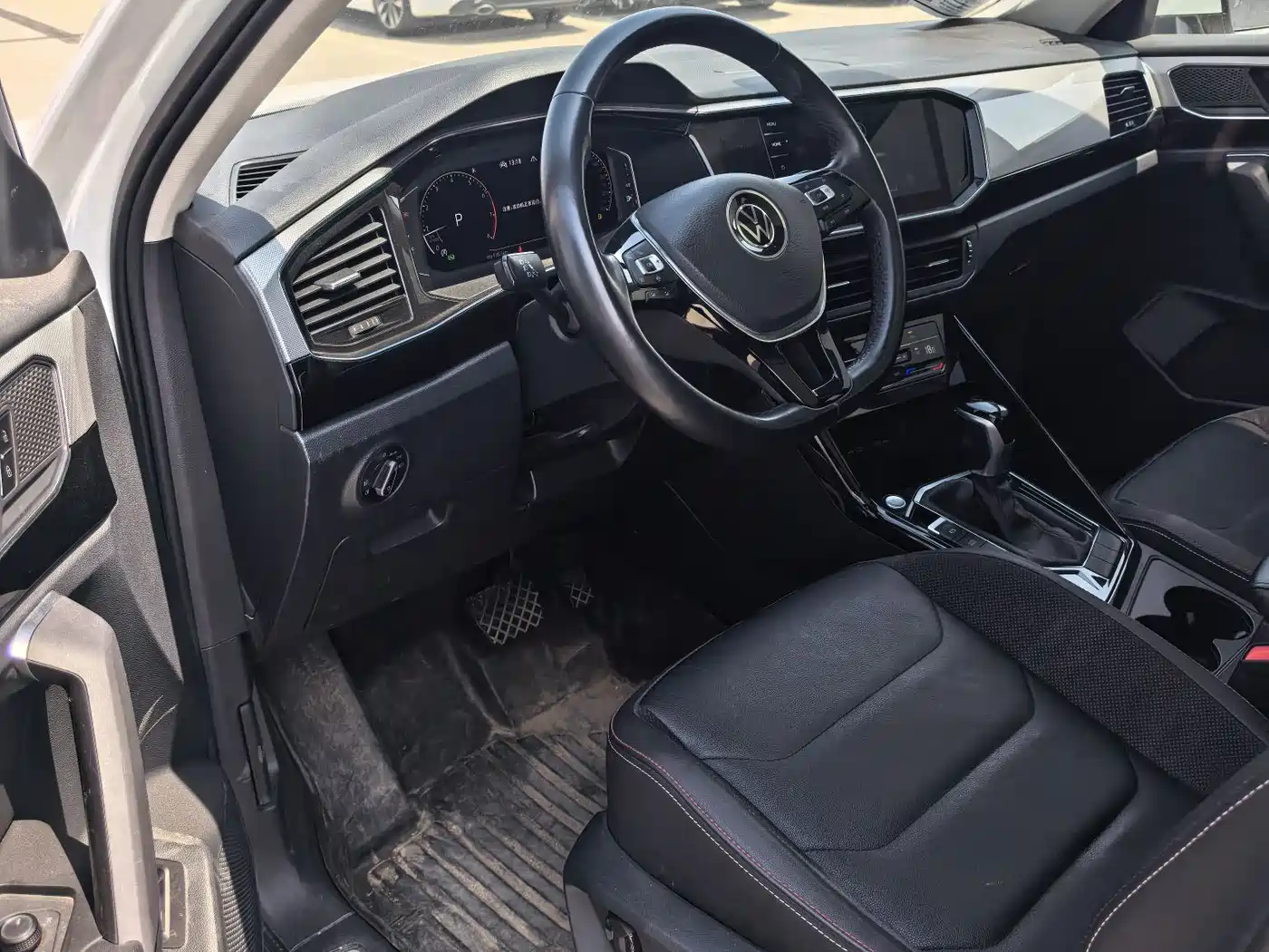 Volkswagen Tayron 2022 330TSI 2WD Luxury Smart Connect Plus фото 5
