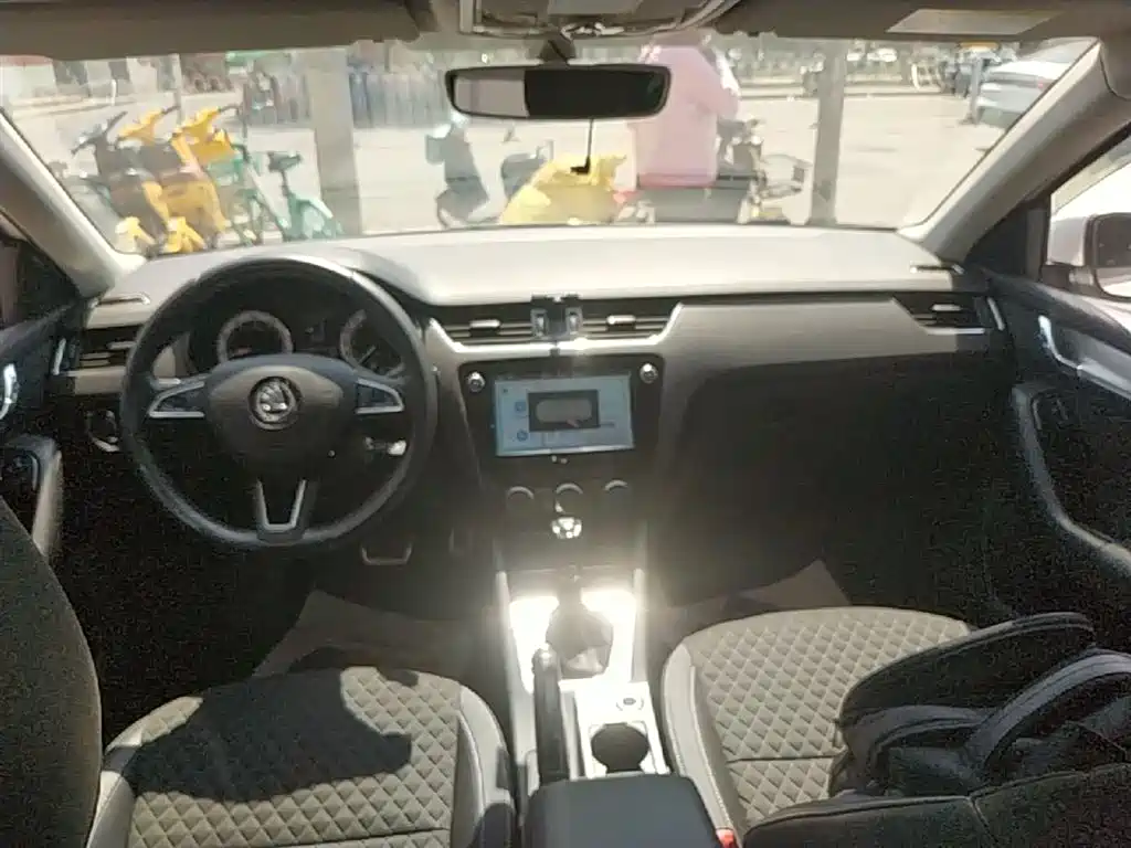 Škoda Octavia 2018 TSI230 DSG Luxury Edition фото 10