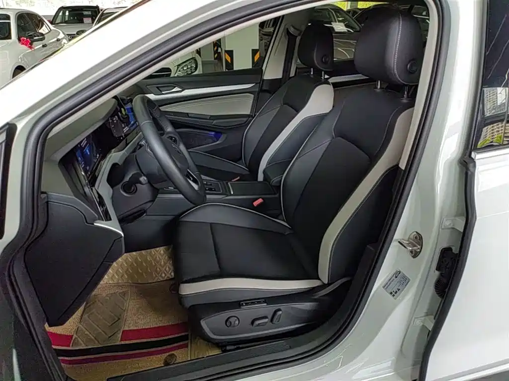 Volkswagen Golf 2023 Facelift 280TSI DSG Pro фото 15