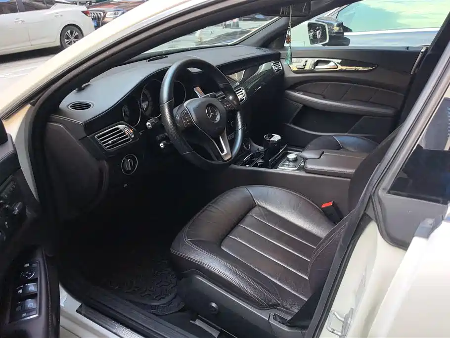 Mercedes-Benz CLS 2012 CLS 300 CGI фото 9