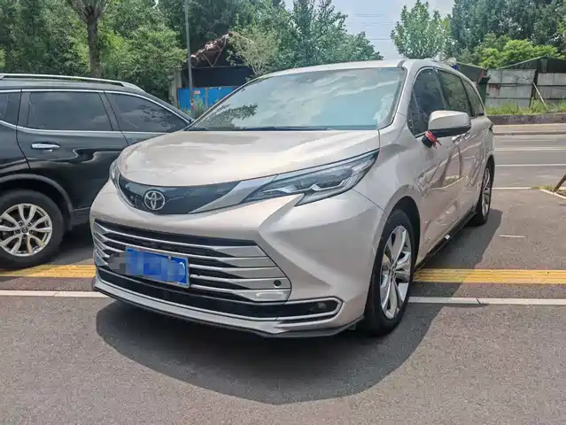 Toyota Sienna 2024 2.5L Hybrid Platinum Edition