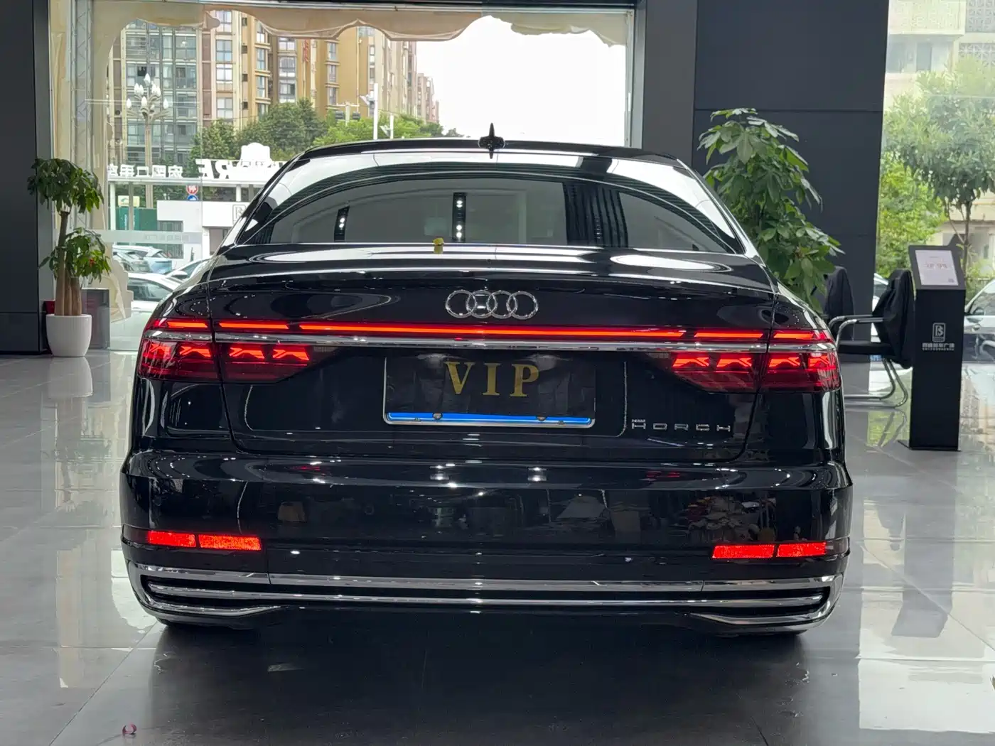 Фото 8 - Audi A8
