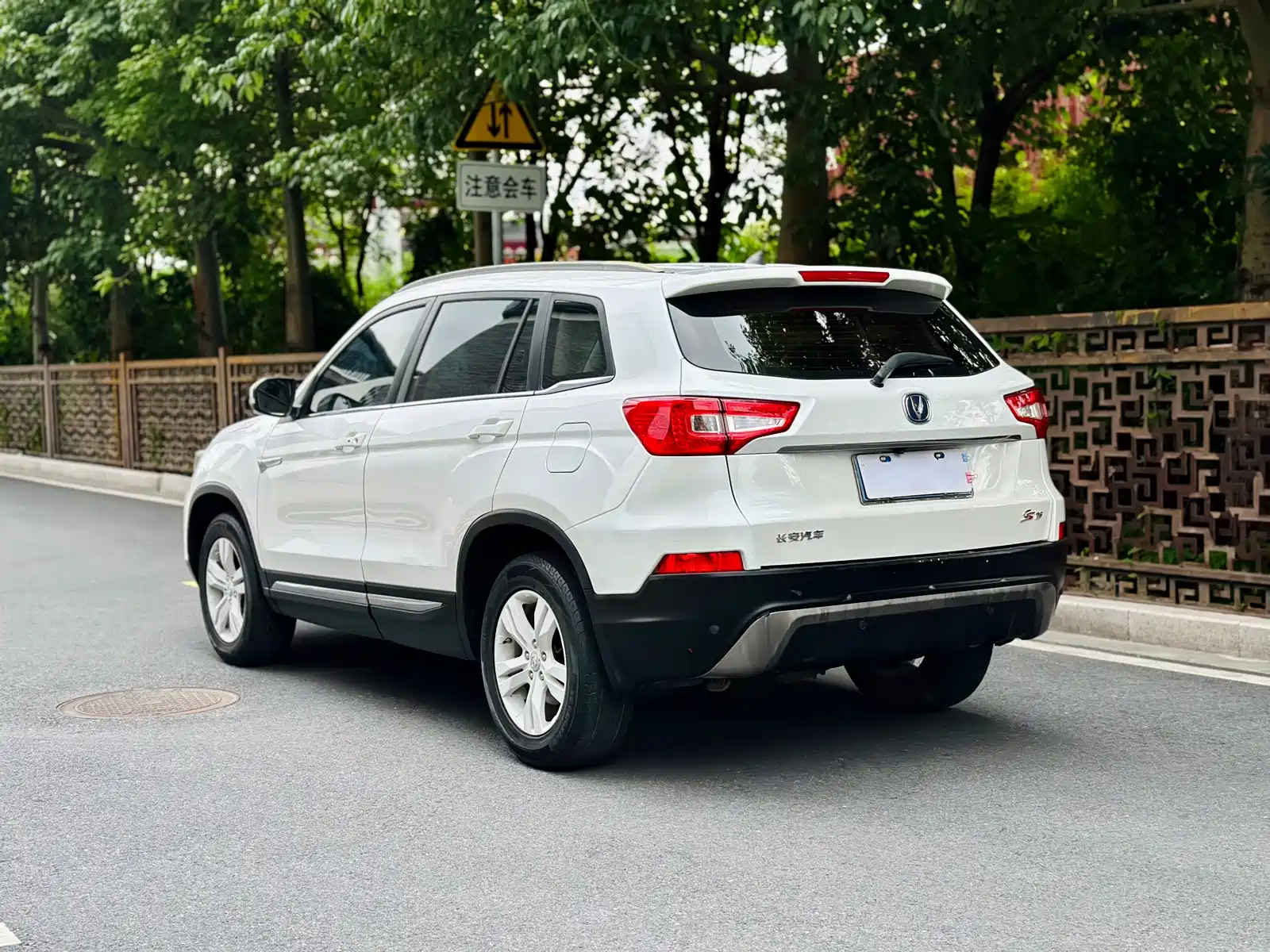 Фото 4 - Changan CS75