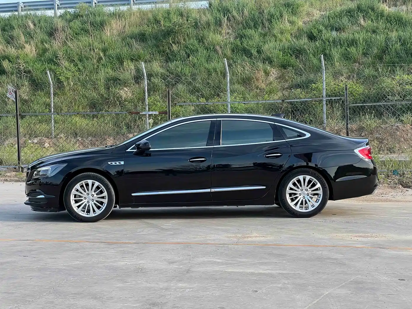 Buick LaCrosse 2016 Model 28T Luxury фото 3