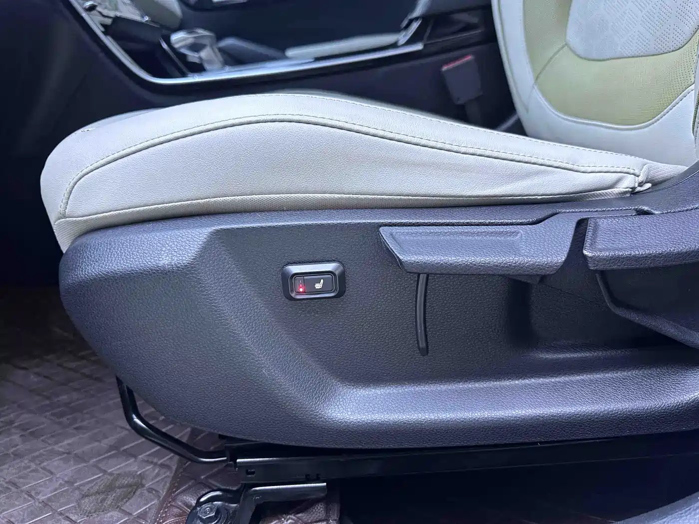 Kia Seltos 2023 1.5L CVT Premium Edition фото 22