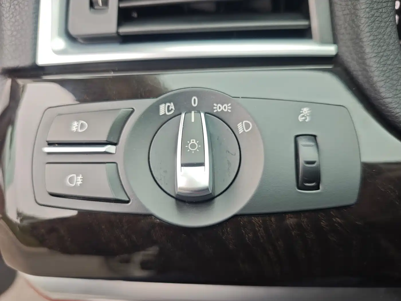 BMW 5 Series GT 2015 528i Leading фото 13