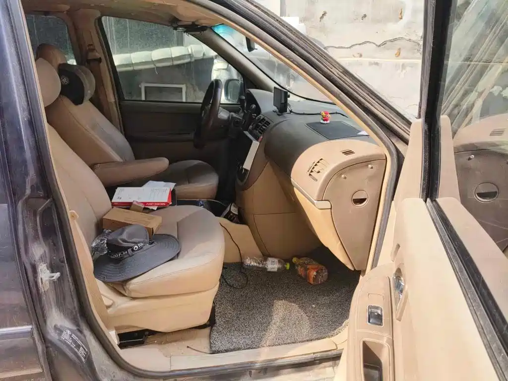 Photo 10 - Buick GL8