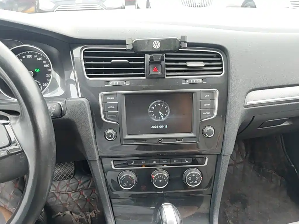 Photo 13 - Volkswagen Golf