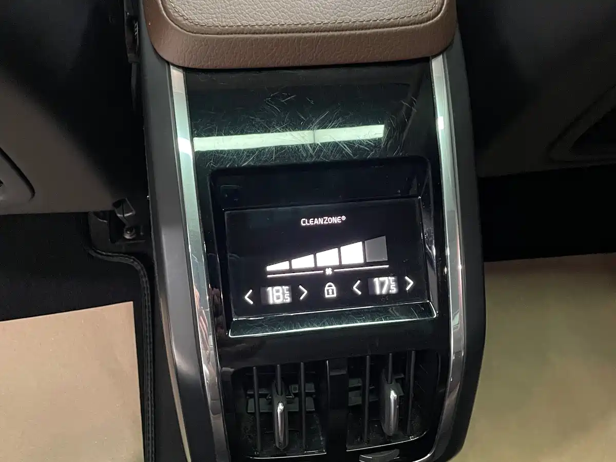 Фото 21 - Volvo S90