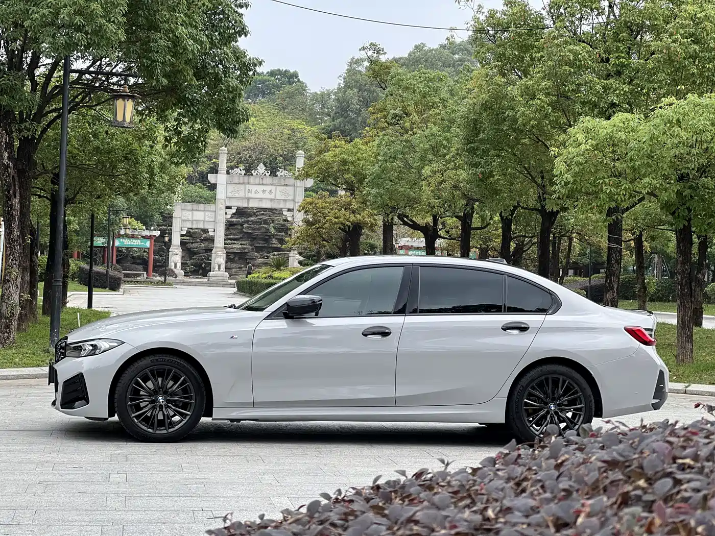 BMW 3 Series 2023 325Li M Sport Black Night Package фото 15